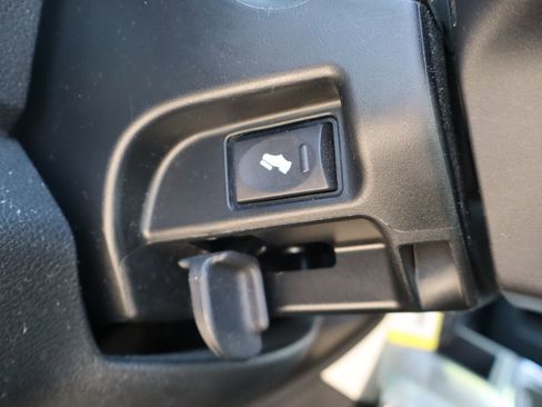 Used 2017 RAM 1500 Laramie RWD image 15