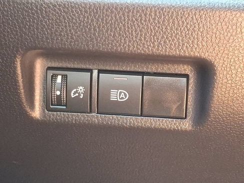 Used 2025 Toyota RAV4 XLE AWD/4WD image 25