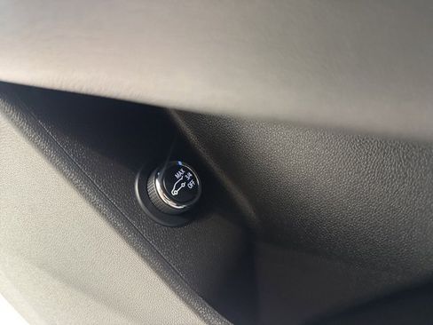 Used 2025 Cadillac XT6 Luxury image 25