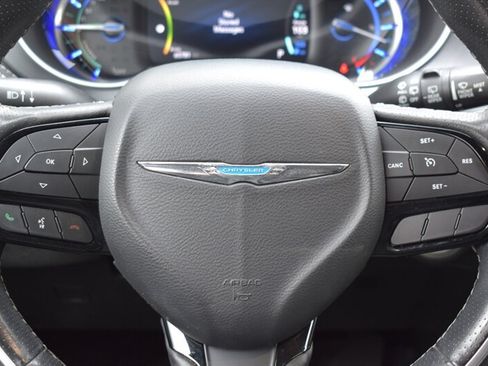 Used 2020 Chrysler Pacifica Limited w/ S Appearance Package FWD image 15