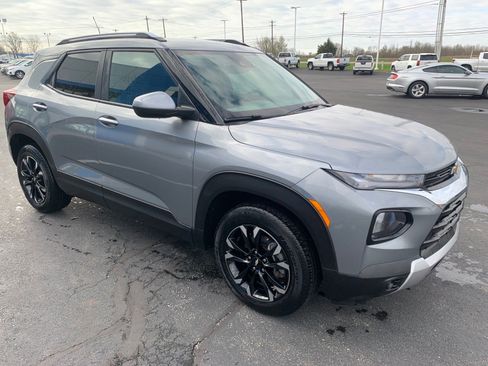 Used 2023 Chevrolet TrailBlazer LT w/ Convenience Package image 3