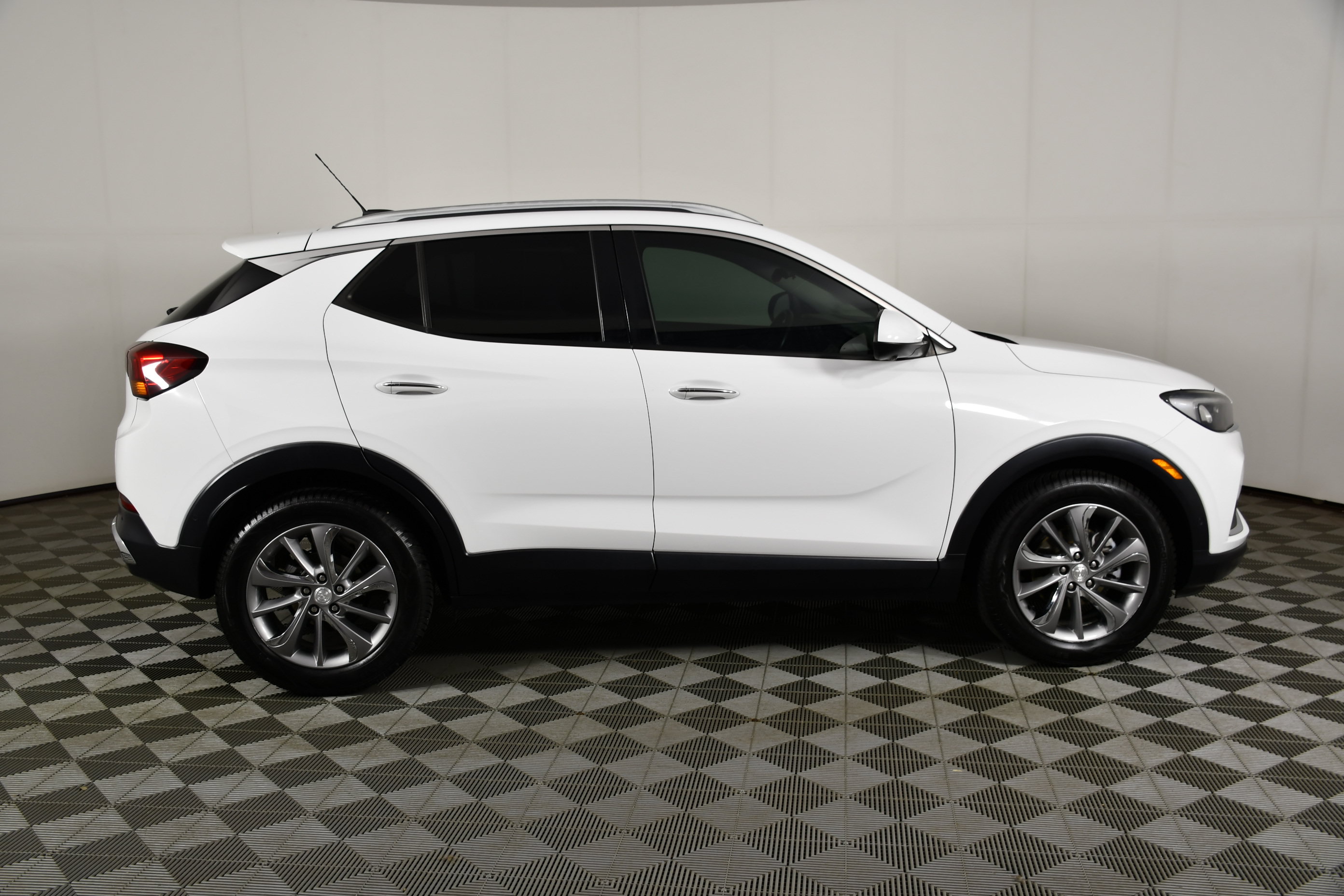 Used 2022 Buick Encore GX Essence w/ Advanced Technology Package FWD image 5