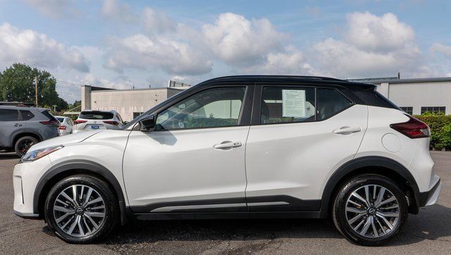 Certified 2023 Nissan Kicks SR w/ SR Premium Package FWD image 10