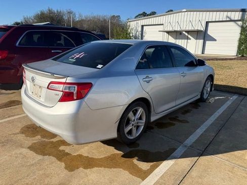 Used 2012 Toyota Camry image 3