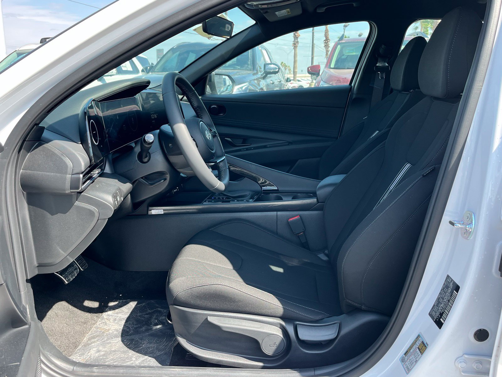New 2025 Hyundai Elantra SEL FWD image 15