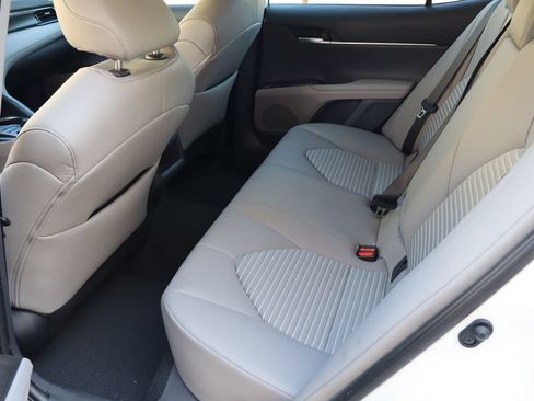 Used 2023 Toyota Camry SE AWD/4WD image 5