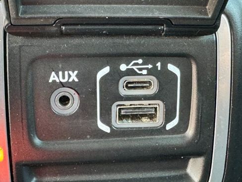 Used 2020 Jeep Wrangler Unlimited Sahara AWD/4WD image 33