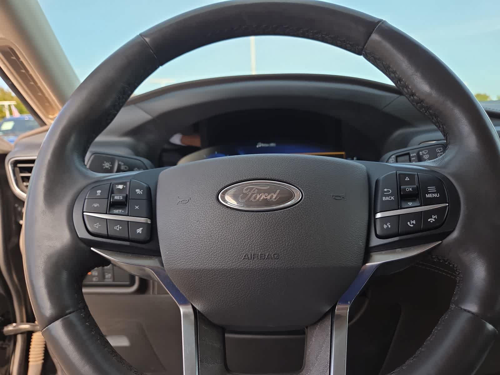 Used 2020 Ford Explorer Platinum w/ Premium Technology Package AWD/4WD image 23