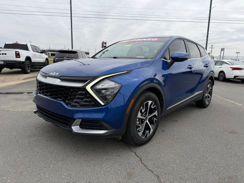 Used 2023 Kia Sportage EX image 3