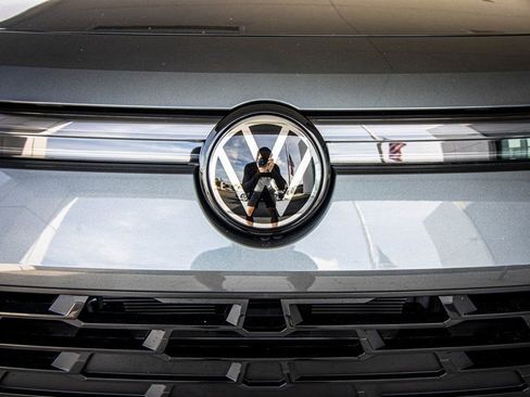 New 2026 Volkswagen Tiguan SE image 8