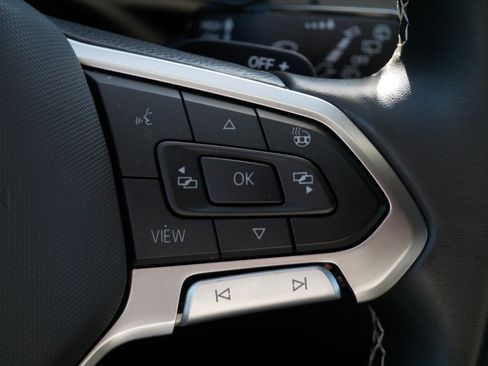 Certified 2024 Volkswagen Atlas Cross Sport SE w/ Panoramic Sunroof Package image 25