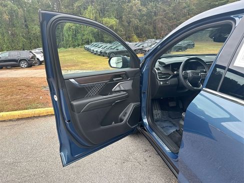 Used 2024 GMC Acadia Denali w/ Super Cruise Package image 13