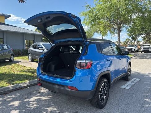 Used 2025 Jeep Compass Trailhawk AWD/4WD image 19