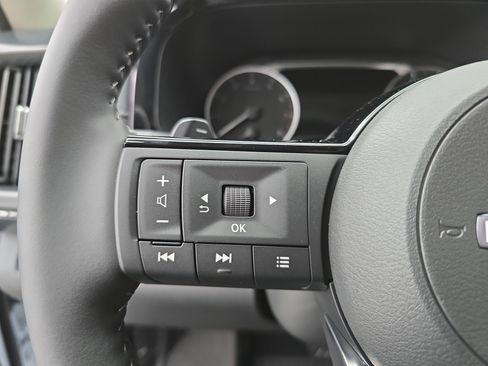 New 2025 Nissan Pathfinder SL image 18