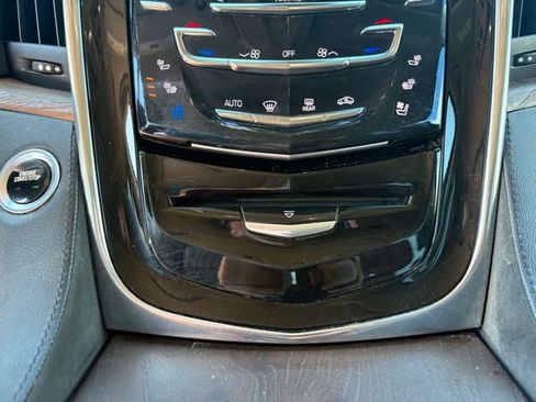 Used 2017 Cadillac Escalade Premium Luxury AWD/4WD image 18