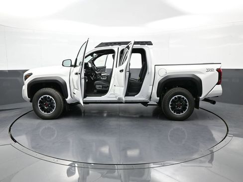 New 2024 Toyota Tacoma TRD Off-Road image 40