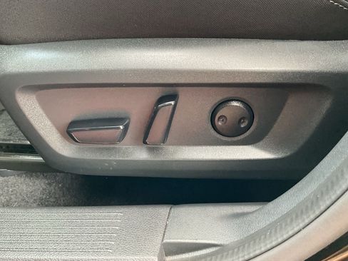 Used 2025 Nissan Rogue SV FWD image 9