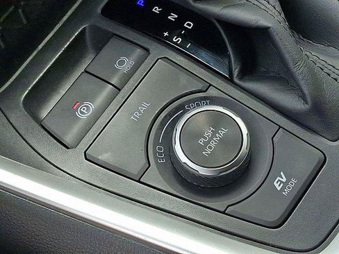 Certified 2025 Toyota RAV4 XLE AWD/4WD image 15