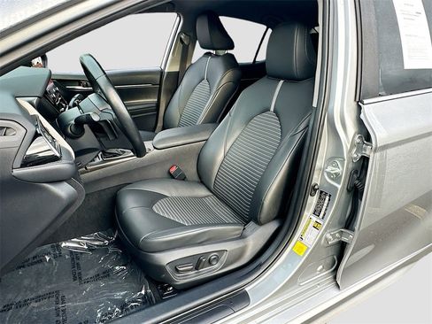 Used 2023 Toyota Camry SE image 19