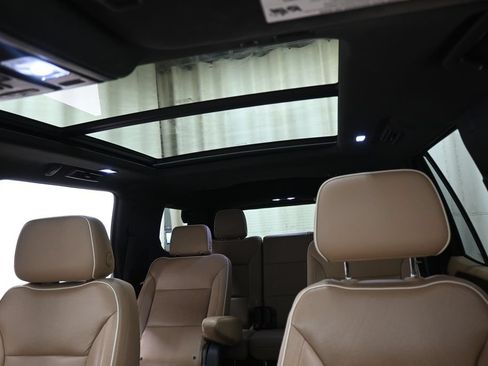 Used 2021 Chevrolet Tahoe Premier w/ Premium Package AWD/4WD image 4
