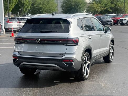 Used 2025 Volkswagen Taos SEL AWD/4WD image 7