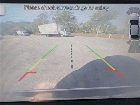 Used 2018 Ford Explorer XLT w/ Equipment Group 202A image 10