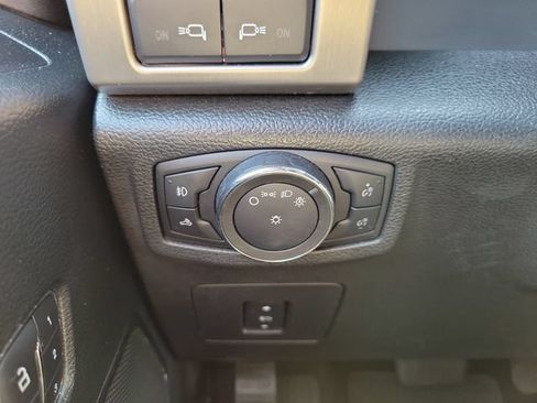 Used 2016 Ford F150 Platinum w/ Equipment Group 701A Luxury RWD image 21