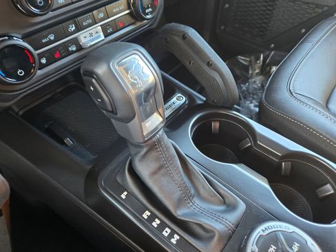 Used 2025 Ford Bronco Badlands image 20