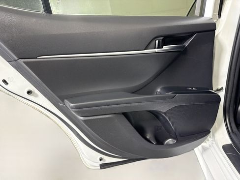 Used 2020 Toyota Camry SE image 25