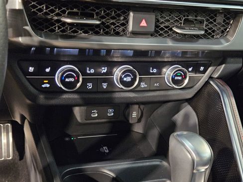 Used 2025 Acura ADX A-Spec image 32