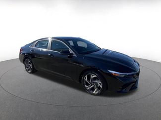 Used 2025 Hyundai Elantra Limited video 2