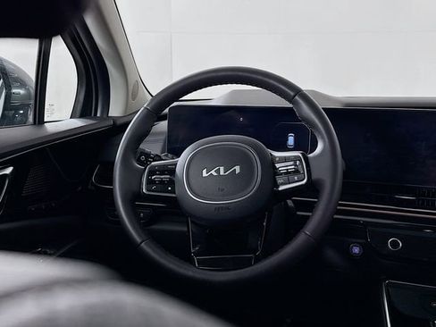 Used 2025 Kia Carnival SX Prestige image 11