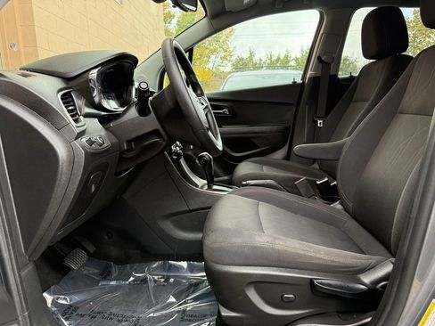 Used 2020 Chevrolet Trax LT image 11
