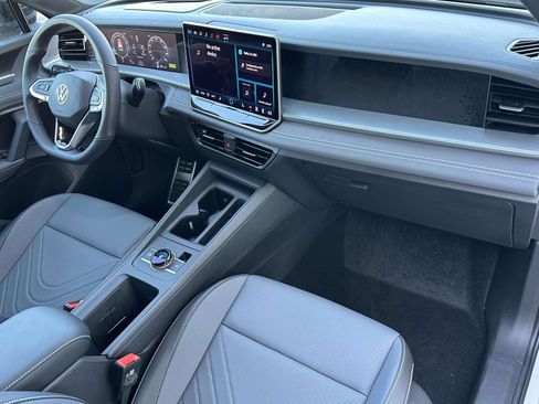 New 2026 Volkswagen Tiguan SE R-Line image 12