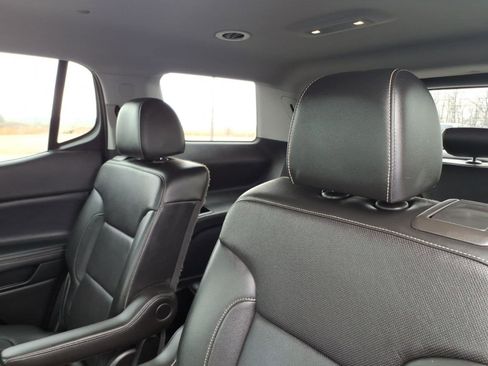 Used 2020 GMC Acadia SLT w/ Premium Package image 13