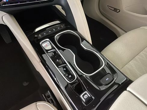 Used 2023 Buick Envision Avenir AWD/4WD image 21