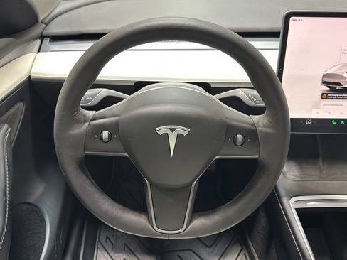 Used 2022 Tesla Model Y Long Range AWD/4WD image 17