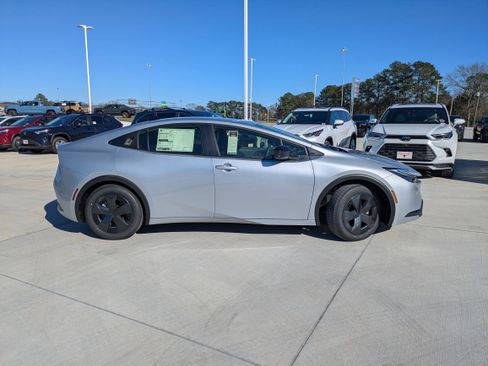 New 2026 Toyota Prius LE image 8