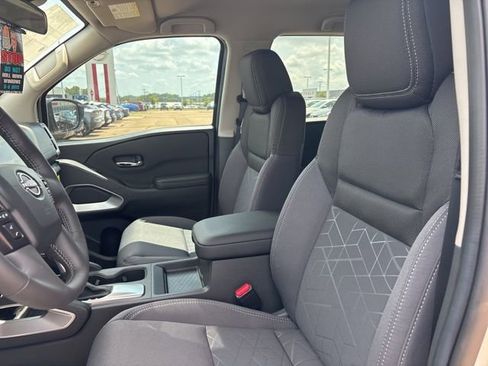 New 2025 Nissan Frontier SV w/ SV Convenience Package image 9