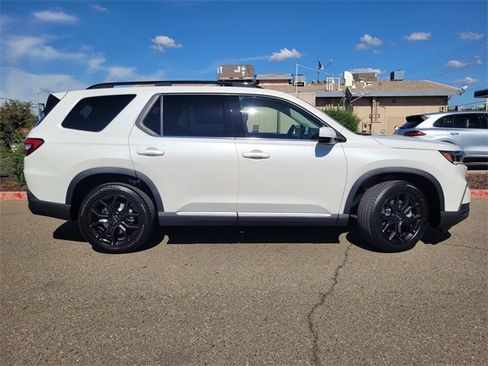 New 2025 Honda Pilot Touring image 4