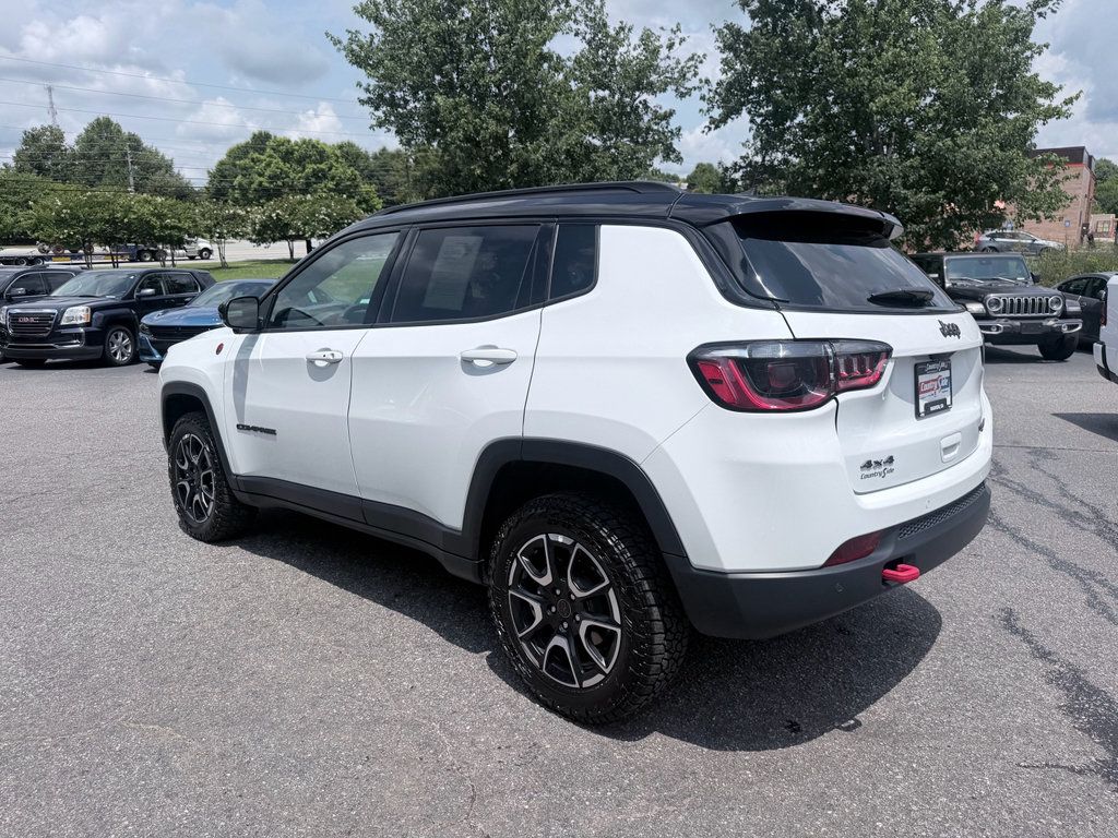 Used 2025 Jeep Compass Trailhawk AWD/4WD image 7