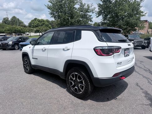 Used 2025 Jeep Compass Trailhawk AWD/4WD image 7