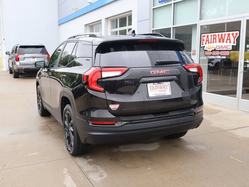 Used 2024 GMC Terrain SLE w/ Driver Convenience Package AWD/4WD image 8
