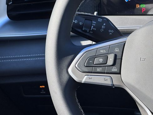 New 2026 Volkswagen Tiguan SE FWD image 16