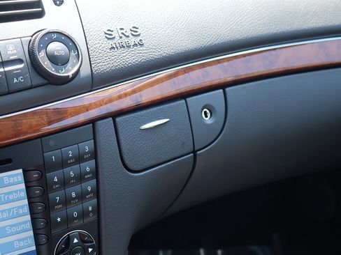 Used 2005 Mercedes-Benz E 500 4MATIC Sedan image 30