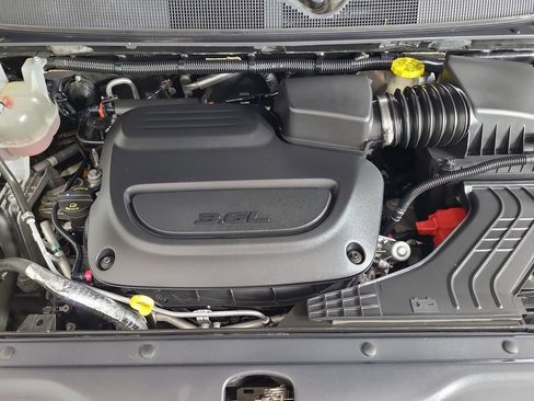 Used 2019 Chrysler Pacifica Limited image 27