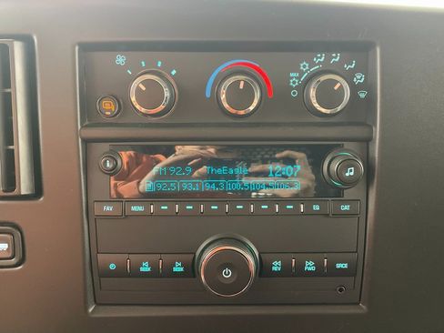 Used 2023 GMC Savana 2500 w/ Driver Convenience Package image 20