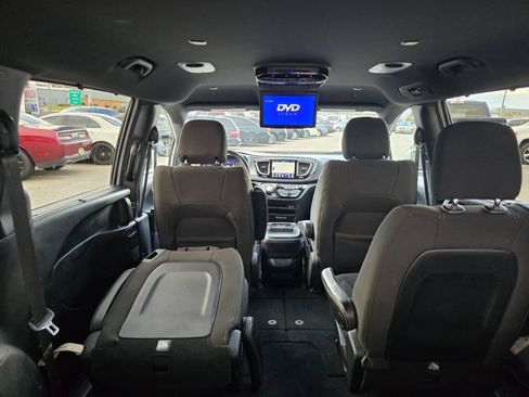 Used 2020 Chrysler Pacifica Touring w/ Advanced Safetytec Group FWD image 50