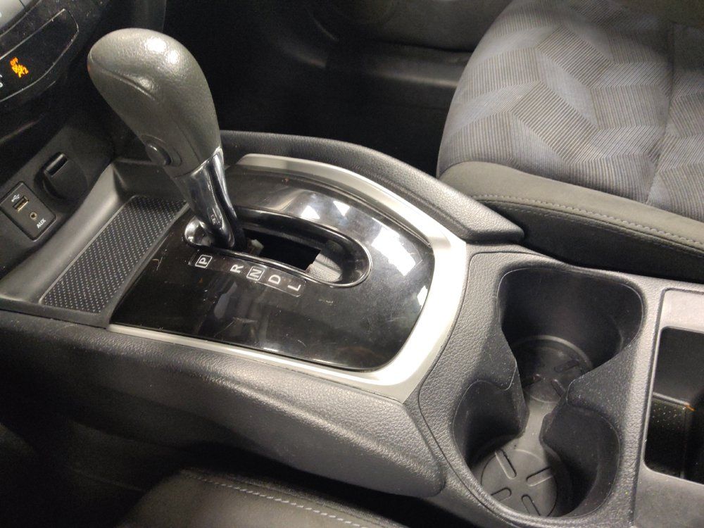 Used 2015 Nissan Rogue SV FWD image 26