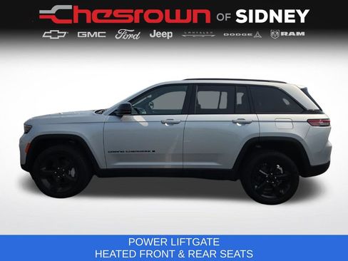 Used 2024 Jeep Grand Cherokee Limited w/ Black Appearance Package AWD/4WD image 8